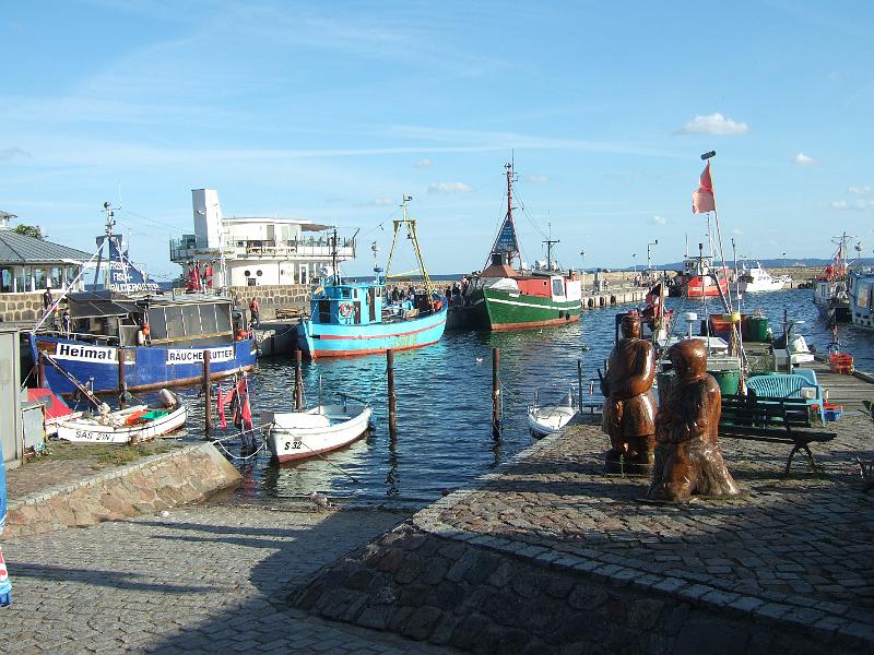 2009-08- (594).JPG - Anschließend noch ein Rundgang über den Fischereihafen
